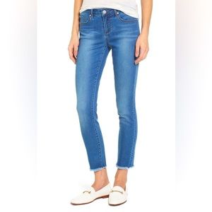 Articles of Society Cropped Carly Jean, Size 25